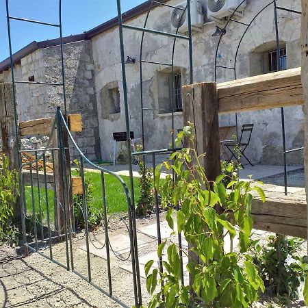 Gibbesi Country Farm Piccolo Cottage Naro Buitenkant foto