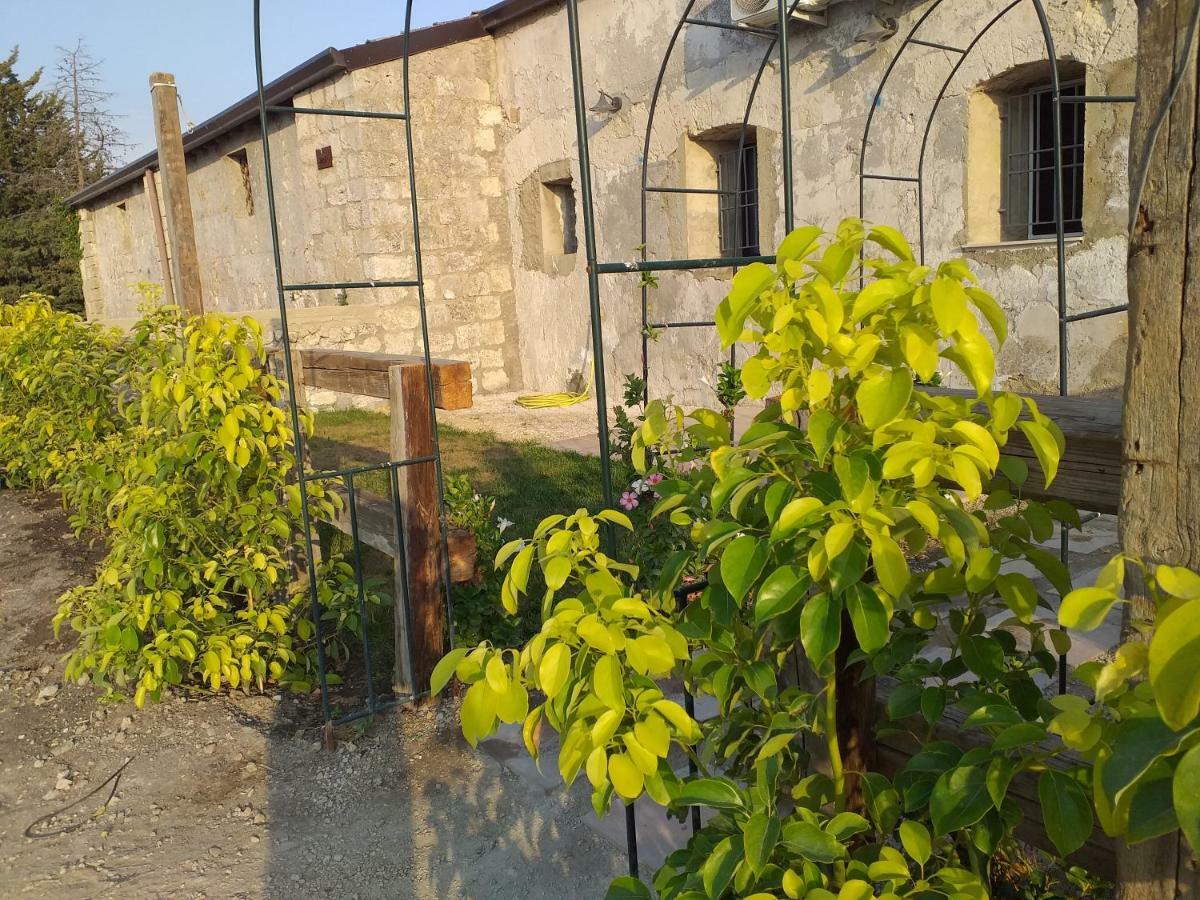 Gibbesi Country Farm Piccolo Cottage Naro Buitenkant foto